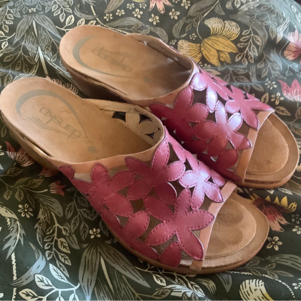 Dansko Clarissa Red Leather Heeled Slide Sandals Cut Out Floral Size: 39 / 8.